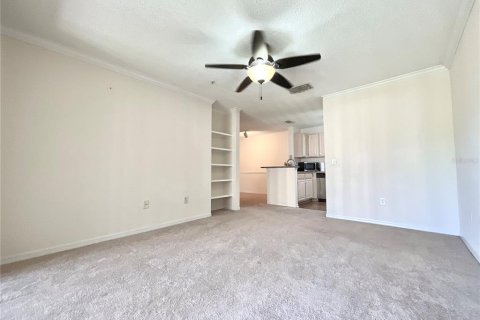 Condo in Oviedo, Florida, 1 bedroom № 2402750 - photo 6