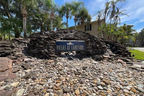 Condo in Oviedo, Florida, 1 bedroom № 2402750 - photo 17