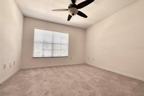 Condo in Oviedo, Florida, 1 bedroom № 2402750 - photo 9