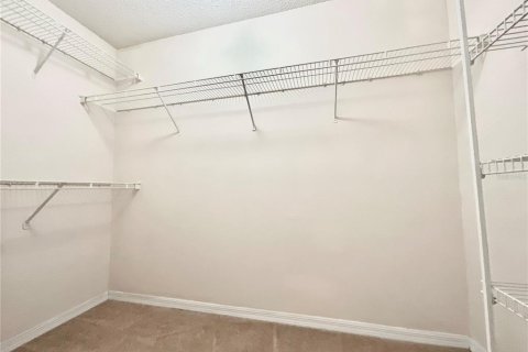 Condo in Oviedo, Florida, 1 bedroom № 2402750 - photo 11