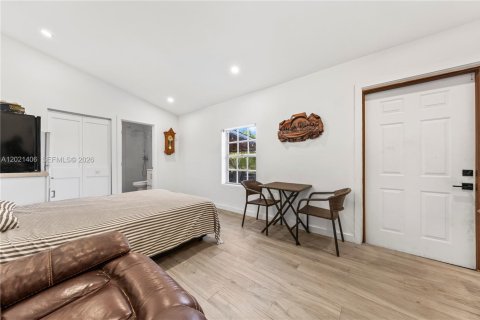 Casa en venta en Miami, Florida, 4 dormitorios, 244.33 m2 № 2077346 - foto 22