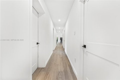 Casa en venta en Miami, Florida, 4 dormitorios, 244.33 m2 № 2077346 - foto 19