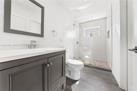 Casa en venta en Miami, Florida, 4 dormitorios, 244.33 m2 № 2077346 - foto 24