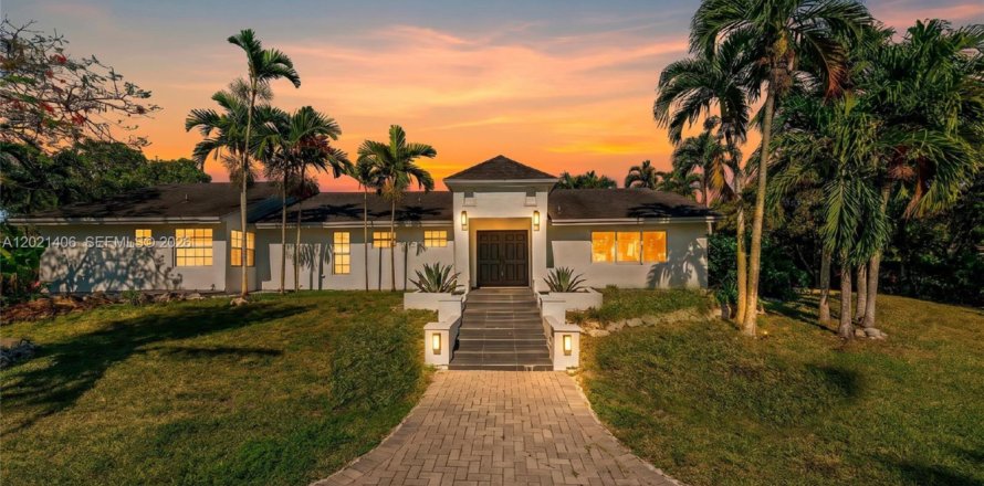 Casa en Miami, Florida 4 dormitorios, 244.33 m2 № 2077346