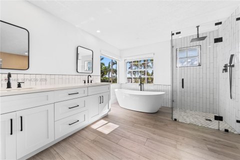 Casa en venta en Miami, Florida, 4 dormitorios, 244.33 m2 № 2077346 - foto 18
