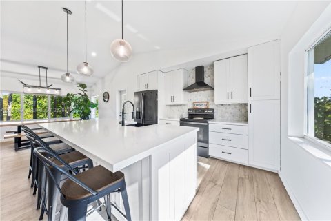 Casa en venta en Miami, Florida, 4 dormitorios, 244.33 m2 № 2077346 - foto 9