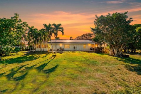 Casa en venta en Miami, Florida, 4 dormitorios, 244.33 m2 № 2077346 - foto 30
