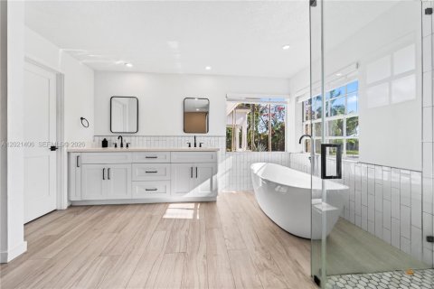 Casa en venta en Miami, Florida, 4 dormitorios, 244.33 m2 № 2077346 - foto 17