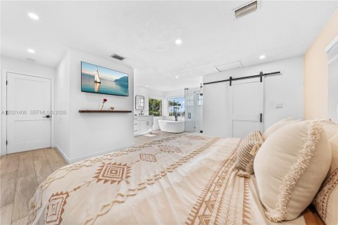 Casa en venta en Miami, Florida, 4 dormitorios, 244.33 m2 № 2077346 - foto 13