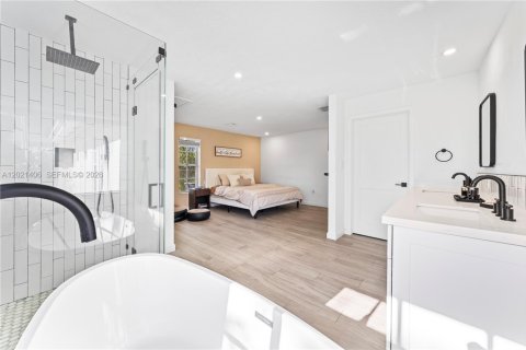Casa en venta en Miami, Florida, 4 dormitorios, 244.33 m2 № 2077346 - foto 15