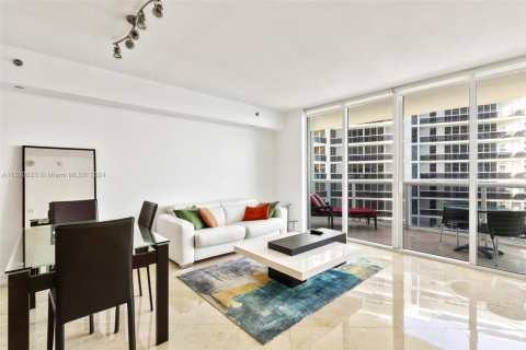Condominio en venta en Hallandale Beach, Florida, 1 dormitorio, 78.41 m2 № 1753806 - foto 11