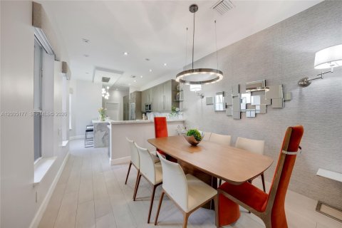 Touwnhouse à vendre à Hollywood, Floride: 3 chambres, 232.07 m2 № 2170589 - photo 4