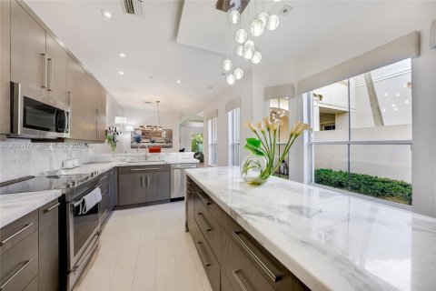 Touwnhouse à vendre à Hollywood, Floride: 3 chambres, 232.07 m2 № 2170589 - photo 5