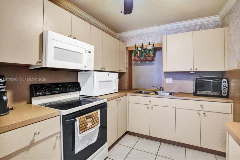 House in North Lauderdale, Florida 3 bedrooms, 109.44 sq.m. № 2086597 - photo 14