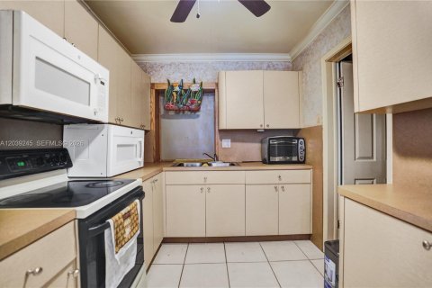 House in North Lauderdale, Florida 3 bedrooms, 109.44 sq.m. № 2086597 - photo 13