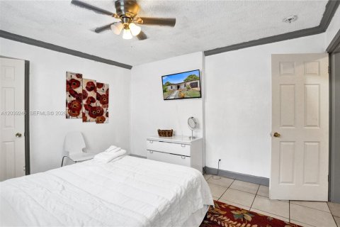 House in North Lauderdale, Florida 3 bedrooms, 109.44 sq.m. № 2086597 - photo 23