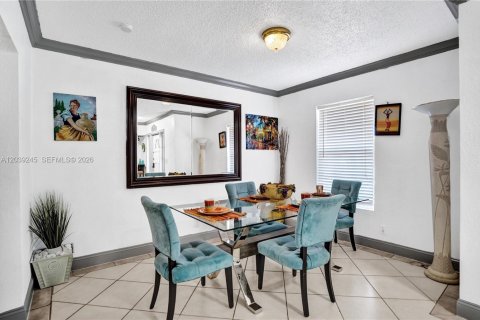 House in North Lauderdale, Florida 3 bedrooms, 109.44 sq.m. № 2086597 - photo 11