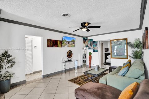 House in North Lauderdale, Florida 3 bedrooms, 109.44 sq.m. № 2086597 - photo 3