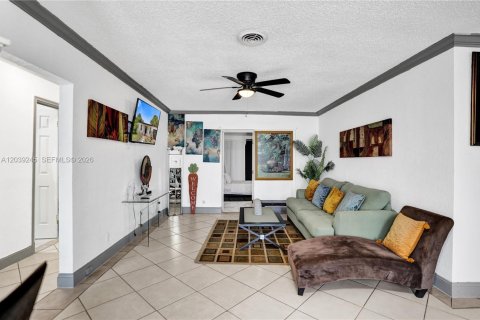 House in North Lauderdale, Florida 3 bedrooms, 109.44 sq.m. № 2086597 - photo 9