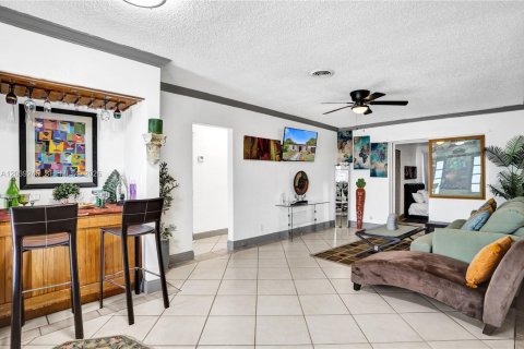 House in North Lauderdale, Florida 3 bedrooms, 109.44 sq.m. № 2086597 - photo 10