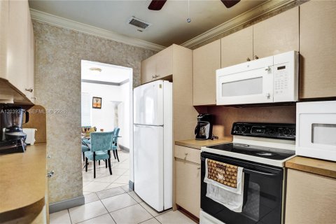 House in North Lauderdale, Florida 3 bedrooms, 109.44 sq.m. № 2086597 - photo 15