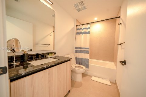 Condo in Miami, Florida, 2 bedrooms № 2254746 - photo 11