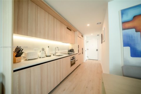Condo in Miami, Florida, 2 bedrooms № 2254746 - photo 10