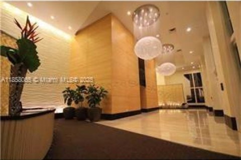 Condo in Miami, Florida, 1 bedroom  № 1888927 - photo 13