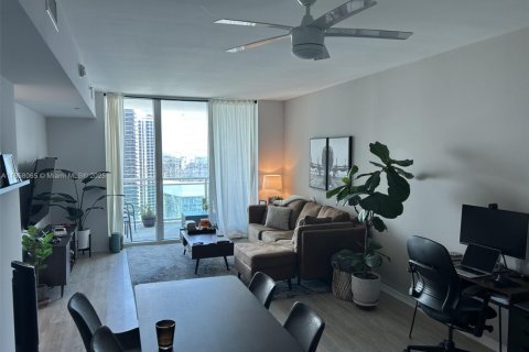 Condo in Miami, Florida, 1 bedroom  № 1888927 - photo 2