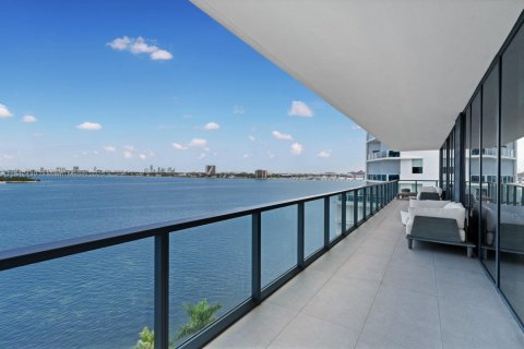 Condominio en venta en Miami, Florida, 3 dormitorios, 252.69 m2 № 1836640 - foto 14