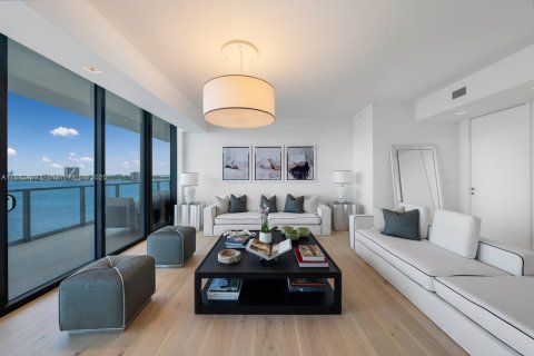 Condominio en venta en Miami, Florida, 3 dormitorios, 252.69 m2 № 1836640 - foto 18