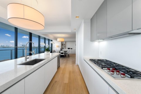 Condominio en venta en Miami, Florida, 3 dormitorios, 252.69 m2 № 1836640 - foto 12