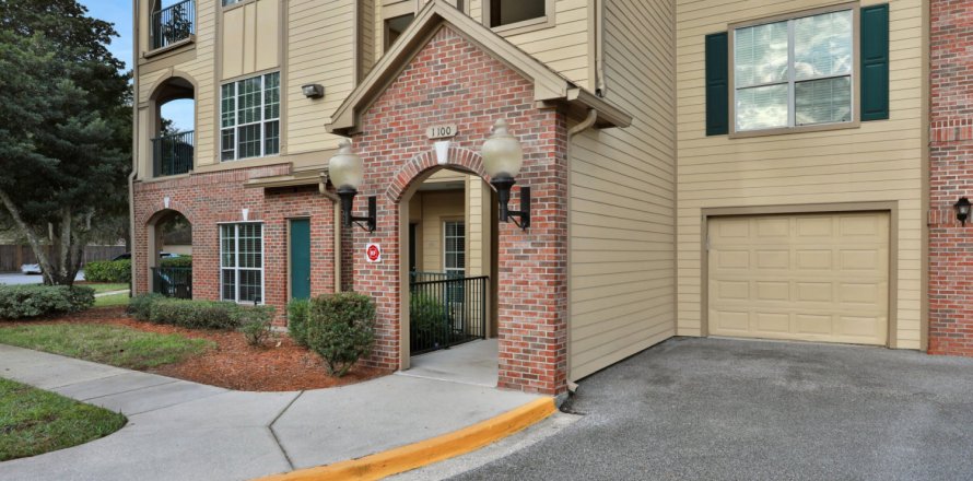 Condo in Jacksonville, Florida, 2 bedrooms № 889641