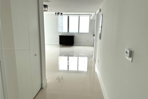 Copropriété à vendre à Miami, Floride: 2 chambres, 124.49 m2 № 1700915 - photo 2