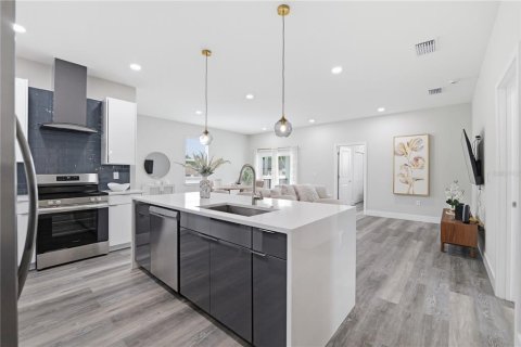 Villa ou maison à vendre à Tampa, Floride: 4 chambres, 179.02 m2 № 2122698 - photo 11