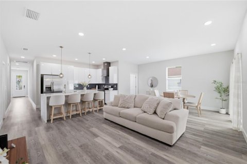 Villa ou maison à vendre à Tampa, Floride: 4 chambres, 179.02 m2 № 2122698 - photo 8