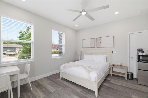 House in Tampa, Florida 4 bedrooms, 179.02 sq.m. № 2122698 - photo 26