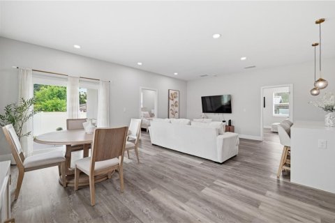 Villa ou maison à vendre à Tampa, Floride: 4 chambres, 179.02 m2 № 2122698 - photo 5