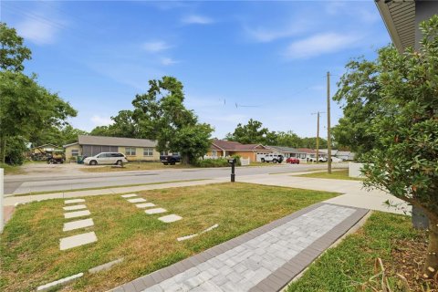 House in Tampa, Florida 4 bedrooms, 179.02 sq.m. № 2122698 - photo 17