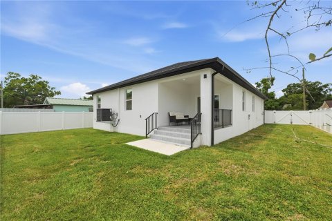 House in Tampa, Florida 4 bedrooms, 179.02 sq.m. № 2122698 - photo 28