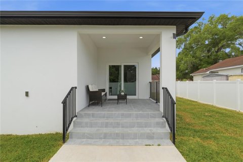 House in Tampa, Florida 4 bedrooms, 179.02 sq.m. № 2122698 - photo 29