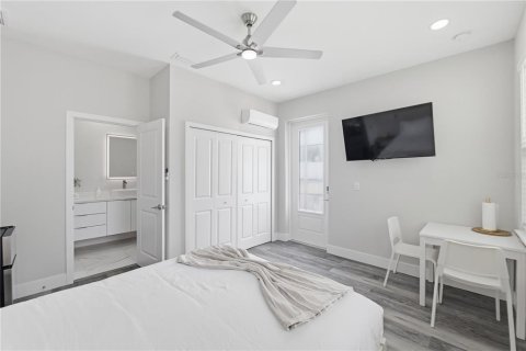 House in Tampa, Florida 4 bedrooms, 179.02 sq.m. № 2122698 - photo 25