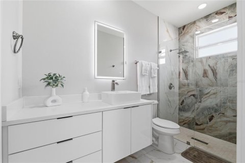 House in Tampa, Florida 4 bedrooms, 179.02 sq.m. № 2122698 - photo 23