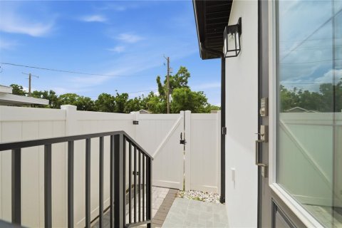 House in Tampa, Florida 4 bedrooms, 179.02 sq.m. № 2122698 - photo 20