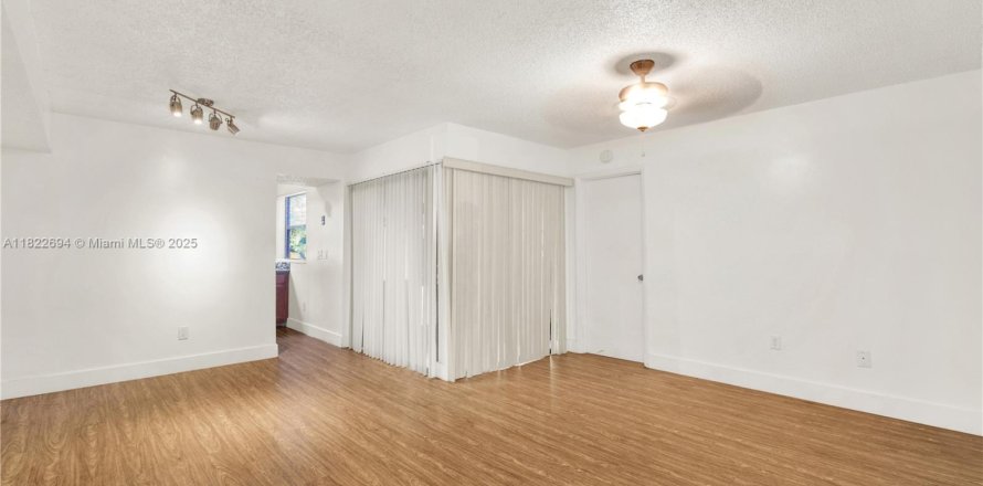 Кондоминиум с 1 спальней в Хомстед, Флорида № 1937128