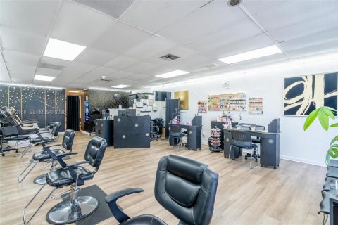 Immobilier commercial à vendre à Pembroke Pines, Floride № 2079804 - photo 8