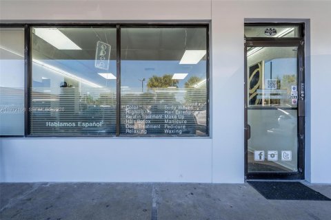 Immobilier commercial à vendre à Pembroke Pines, Floride № 2079804 - photo 4