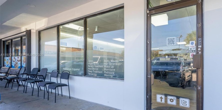 Immobilier commercial à Pembroke Pines, Floride № 2079804
