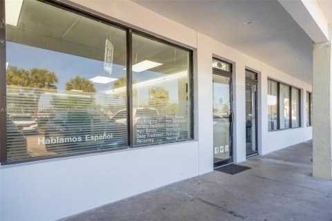 Immobilier commercial à vendre à Pembroke Pines, Floride № 2079804 - photo 2