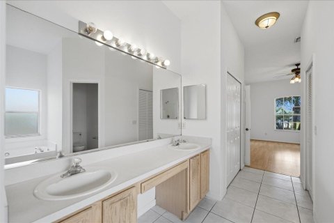 House in Port St. Lucie, Florida 3 bedrooms, 198.07 sq.m. № 2433027 - photo 15